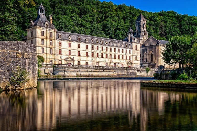 Brantôme (photo by Peter H from Pixabay)