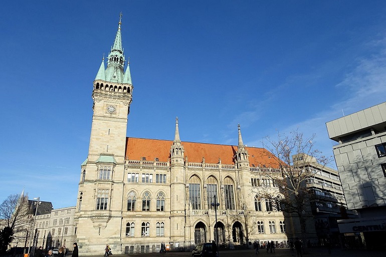 New Town Hall, Braunschweig (photo by Daderot)