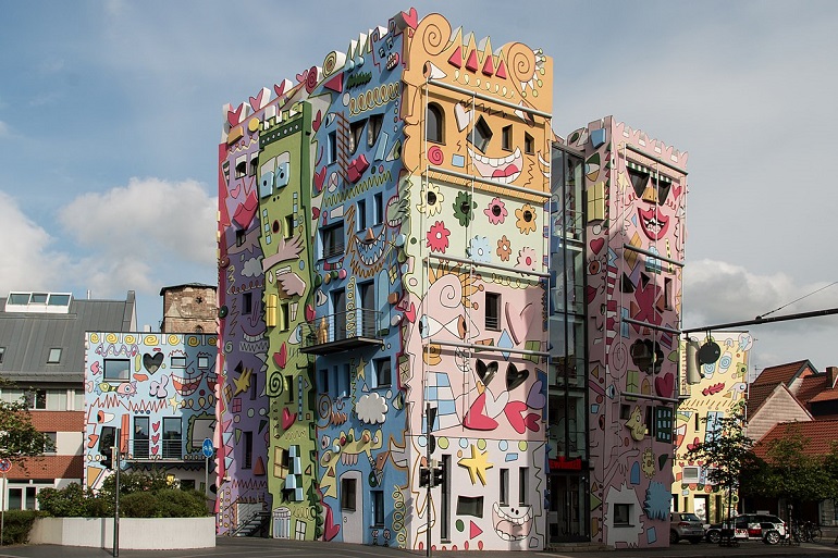 Happy Rizzi House in the Magniviertel, Braunschweig (photo by Stefan Schäfer, Lich - CC BY-SA 3.0)