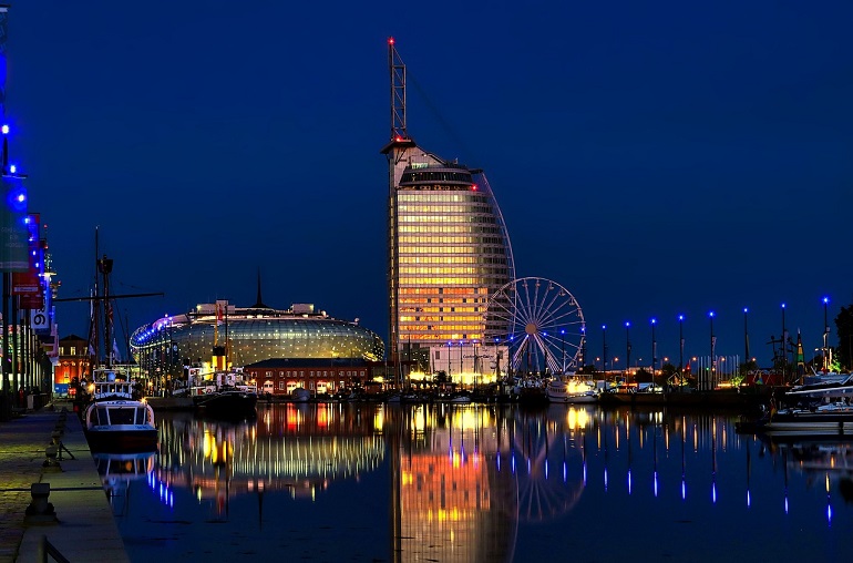 Bremerhaven (photo by Peter Lindenau from Pixabay)