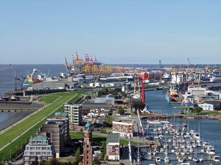 New Harbor in Bremerhaven seen from the Sail City Viewing Platform (photo by Nicole Klesy from Pixabay)
