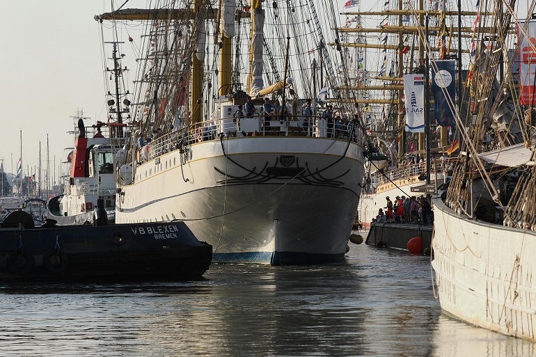 Ships in Bremerhaven Harbour (photo by Thomas Nolte - pexels.com)