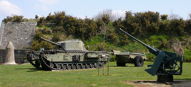 A Churchill tank in Fort Montbarey, Brest (photo by Llorenzi - CC BY-SA 4.0)