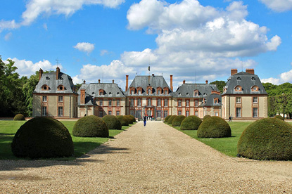 Breteuil Castle, Yvelines (photo by Chabe01 - CC BY-SA 4.0)