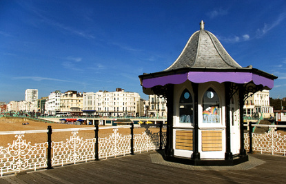 Kiosk and sea front, Brighton (&copy; Tadeusz Ibrom | Dreamstime.com)