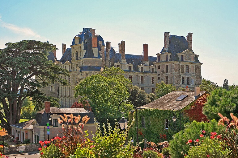 Château de Brissac (photo by W. Bulach - CC BY-SA 4.0)