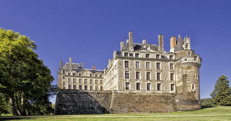 Château de Brissac (photo by @lain G -CC BY-SA 2.0)