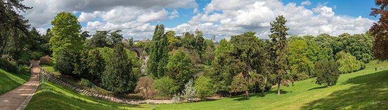 Parc des Buttes-Chaumont (photo by Daniel Vorndran / DXR - CC BY-SA 3.0)