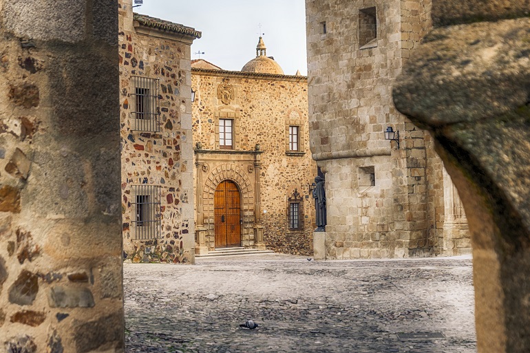 Medieval city center of Cáceres (© Joop Kleuskens | Dreamstime.com)