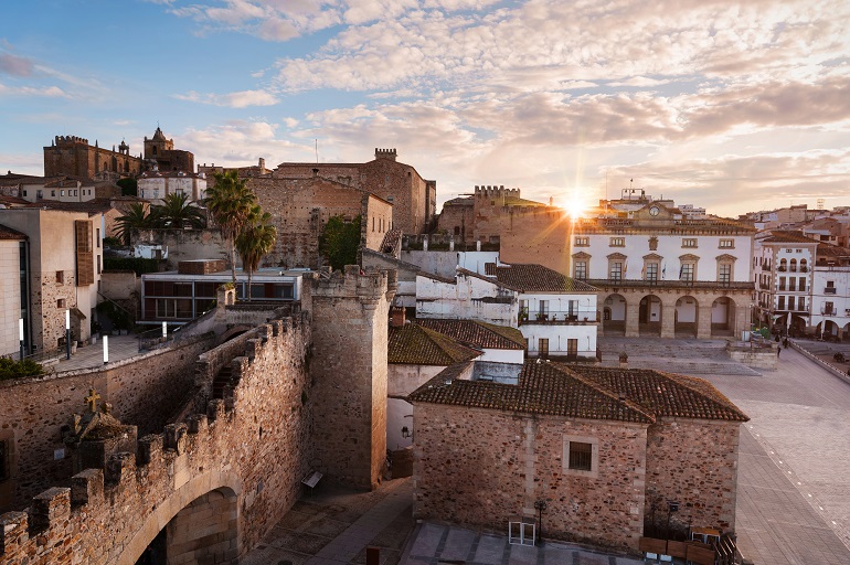 Scenic sunset in the Plaza Mayor in Cáceres (© David Herraez | Dreamstime.com)
