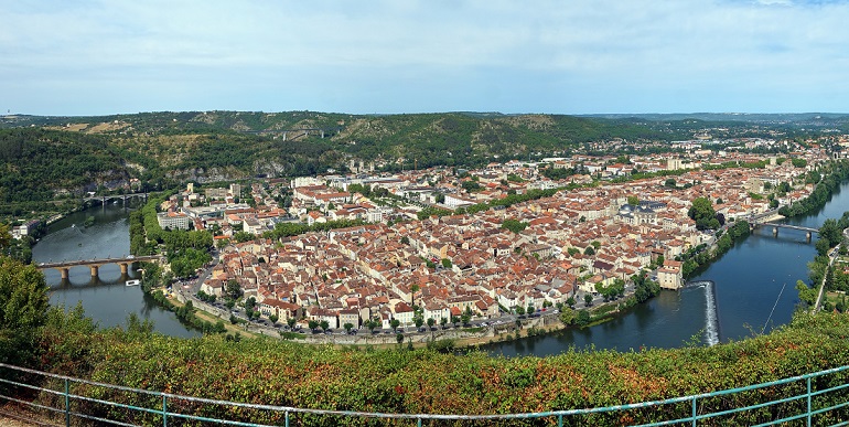 Panoramic view of Cahors (photo by Velvet - CC BY-SA 4.0)