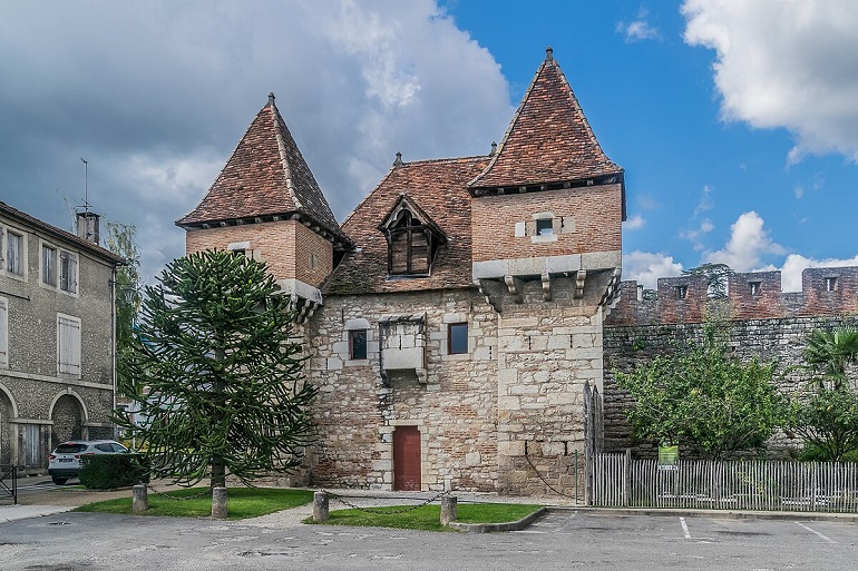 City walls of Cahors (photo by Krzysztof Golik - CC BY-SA 4.0)
