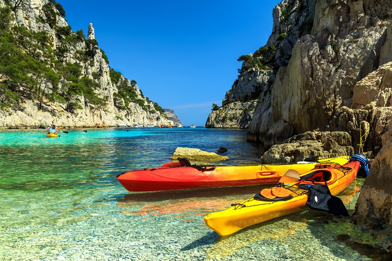 Colourful kayaks in the rocky bay near Cassis, Calanques National Park (© Janoka82 | Dreamstime.com)