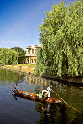 Punting on the River Cam, Cambridge (&copy; Socrates | Dreamstime.com)