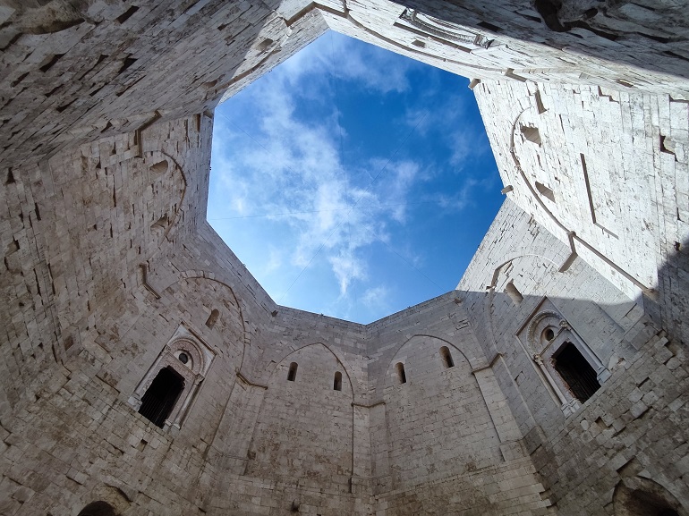 The Central Courtyard of Castel del Monte (© Eupedia.com)