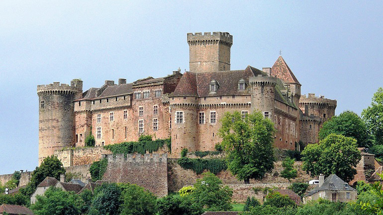 Castelnau-Bretenoux Castle, Midi-Pyrénées (photo by MOSSOT - CC BY-SA 3.0)