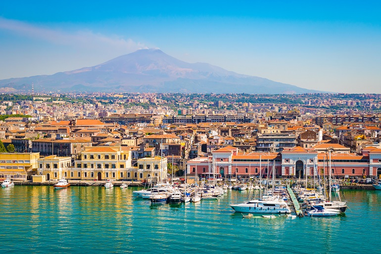 City and harbor view of Catania (© Nancy Pauwels | Dreamstime.com)