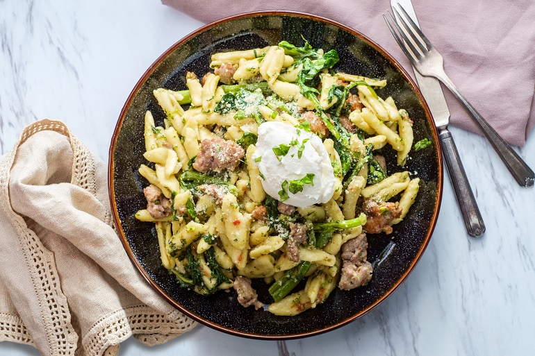 Cavatelli pasta with sausage, ricotta and broccoli rabe (© Ezumeimages | Dreamstime.com)
