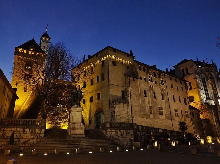 Castle of the Dukes of Savoy in Chambéry (photo by Florian Pépellin - CC BY-SA 3.0)
