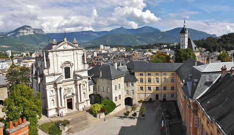 Place du Château, Chambéry (photo by Florian Pépellin, reworked by Maciamo - CC BY-SA 3.0)
