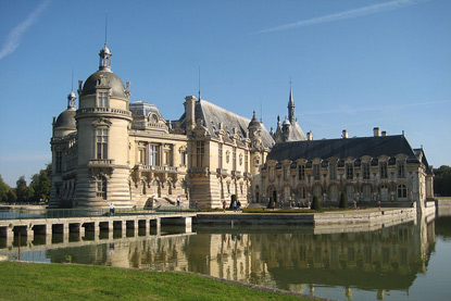 Chantilly Castle, Picardy (&copy; 2005 Idarvol - CC BY-SA 2.0 France)