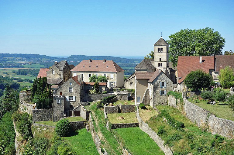 Château-Chalon (photo by Julien Damelet - CC BY-SA 4.0)