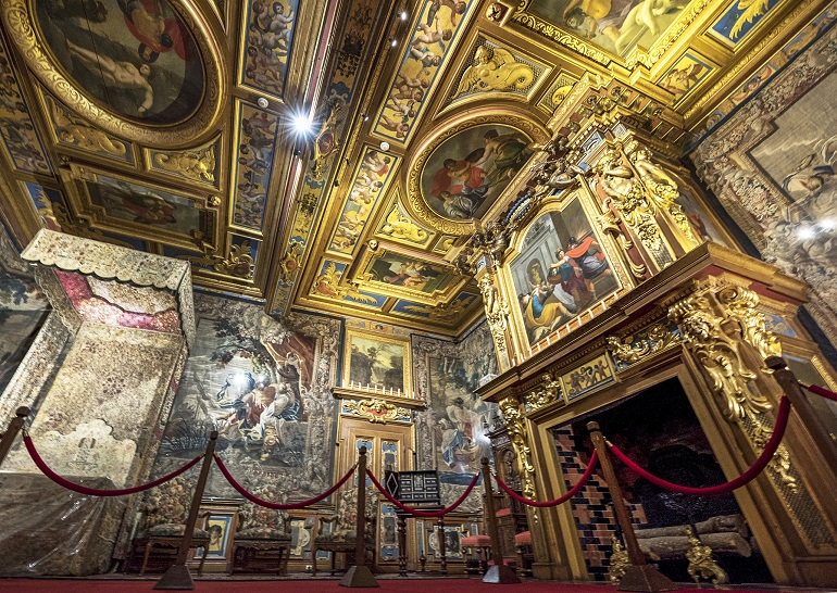 Interior of the Château de Cheverny (© Yorgy67 | Dreamstime.com)