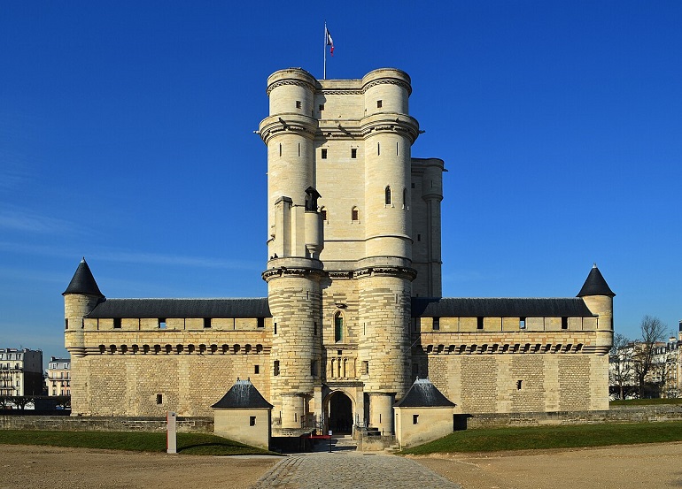 Keep of Vincennes Castle (photo by Selbymay - CC BY-SA 3.0)