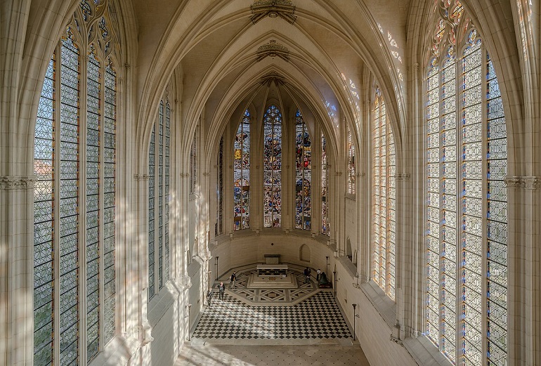 The interior of the Sainte-Chapelle de Vincennes (photo by Daniel Vorndran / DXR - CC BY-SA 3.0)