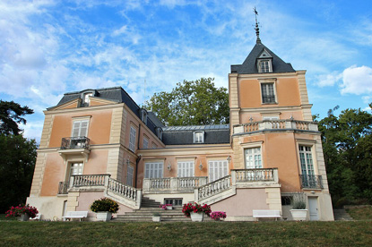 Château des Roches in Bièvres, Essonne (photo by Lionel Allorge - CC BY-SA 3.0)