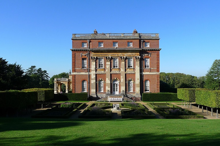 Clandon House (photo by John Wilder - CC BY-SA 3.0)