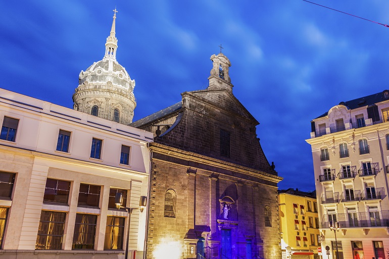 Saint-Pierre les Minimes Church on Place de Jaude, Clermont-Ferrand (© Benkrut | Dreamstime.com)