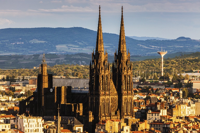 Clermont-Ferrand Cathedral (© Benkrut | Dreamstime.com)