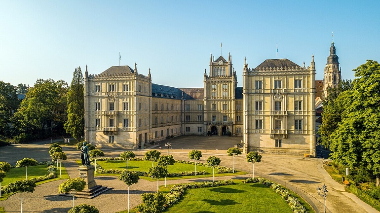 Schlossplatz and Ehrenburg Palace, Coburg (photo by Überfranke - CC BY-SA 4.0)