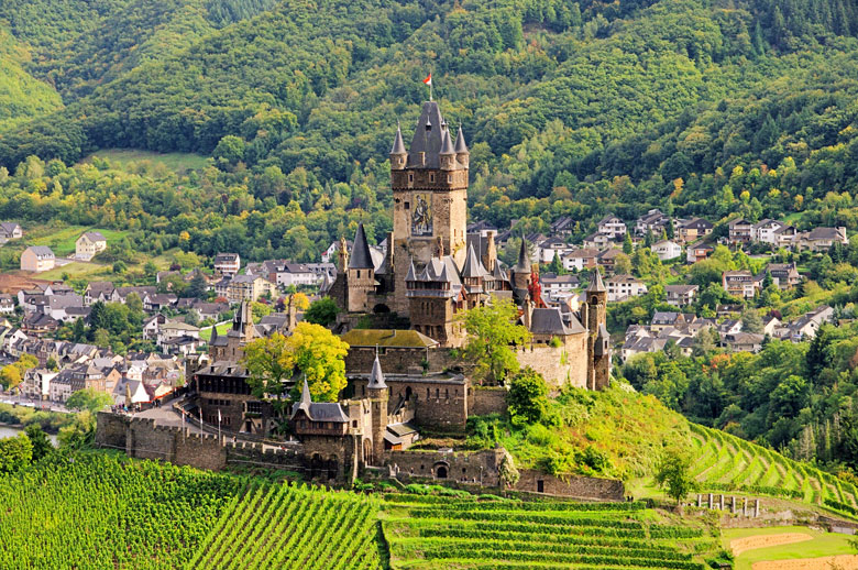 Reichsburg Cochem above the Moselle River (&copy; LianeM - Fotolia.com)