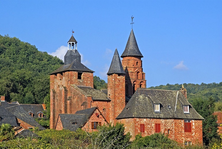 Église Saint-Pierre, Collonges-la-Rouge (photo by www.rodjonesphotography.co.uk - CC BY 2.0)