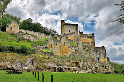 Commarque Castle, Aquitaine (photo by JGS25 - CC BY-SA 4.0)