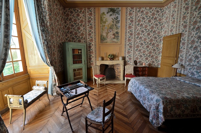 Bedroom, Château de Condé (photo by Patrick - CC BY-SA 2.0)