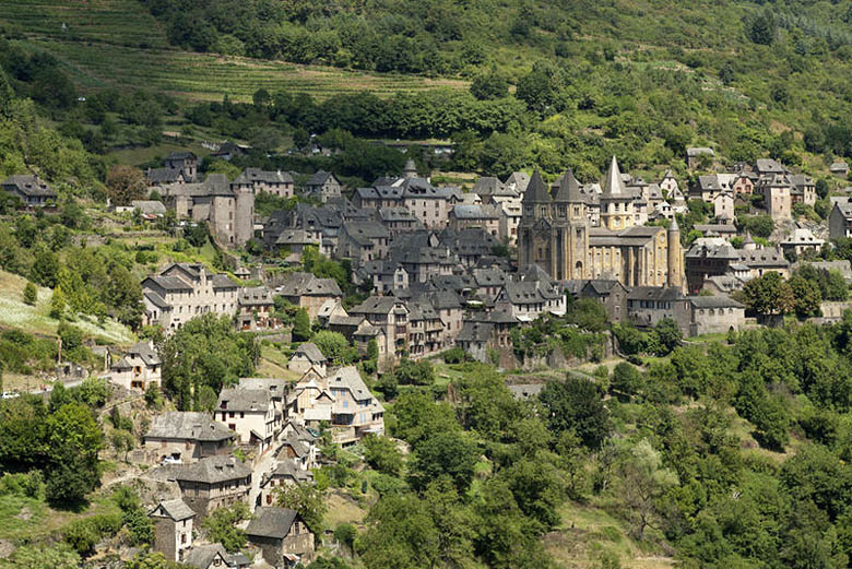 Conques, Aveyron (photo by PMRMaeyaert - CC BY-SA 3.0 Unported license)