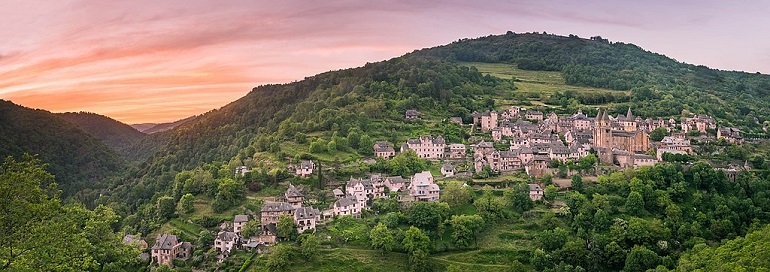 Conques (photo by Krzysztof Golik - CC BY-SA 4.0)