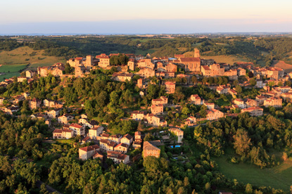 Cordes-sur-Ciel, Tarn (photo by Clément Gruin, Wikimedia, modified by Maciamo - CC-BY-SA 4.0)
