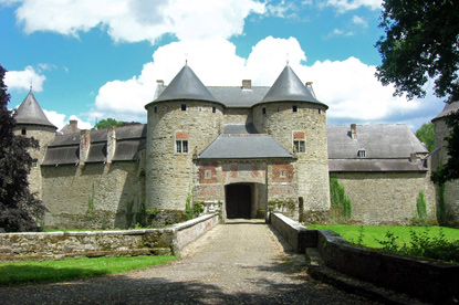 Corroy-le-Ch�teau Castle (&copy; Eupedia.com)