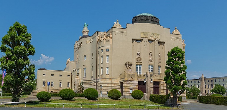 Staatstheater, Cottbus (photo by J.-H. Janßen - CC BY-SA 4.0)
