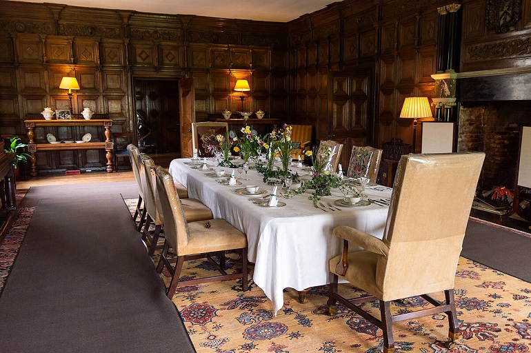 Dining Room, Coughton Court (photo by Tristan Surtel - CC BY-SA 4.0)