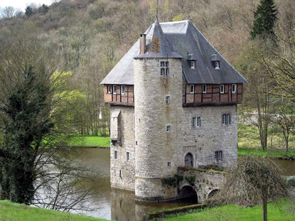 Crupet Castle (photo by Jean-Pol Grandmont - CC BY-SA 3.0 Unported license)