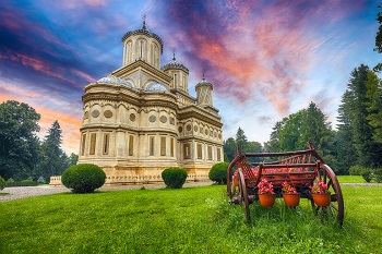 Curtea de Argeș Cathedral, Romania (© Vadym Lavra | Dreamstime.com)