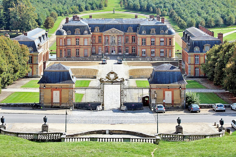 Château de Dampierre (photo by Lionel Allorge, reworked by Maciamo - CC BY-SA 3.0)