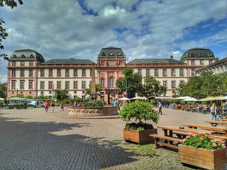 Residential Palace, Darmstadt (photo by lapping - pixabay.com)