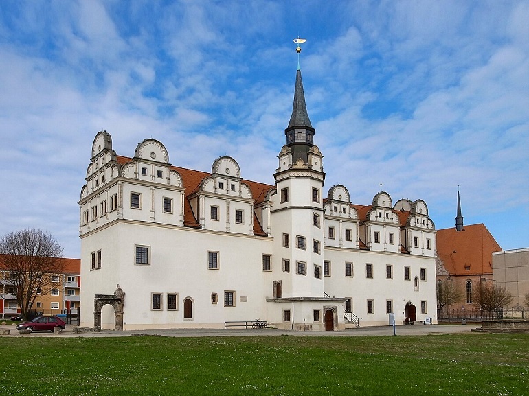 Johannbau, Dessau (photo by M_H.DE - CC BY 3.0)