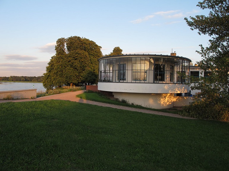Kornhaus, Dessau (photo by PeterDrews - CC BY-SA 3.0)